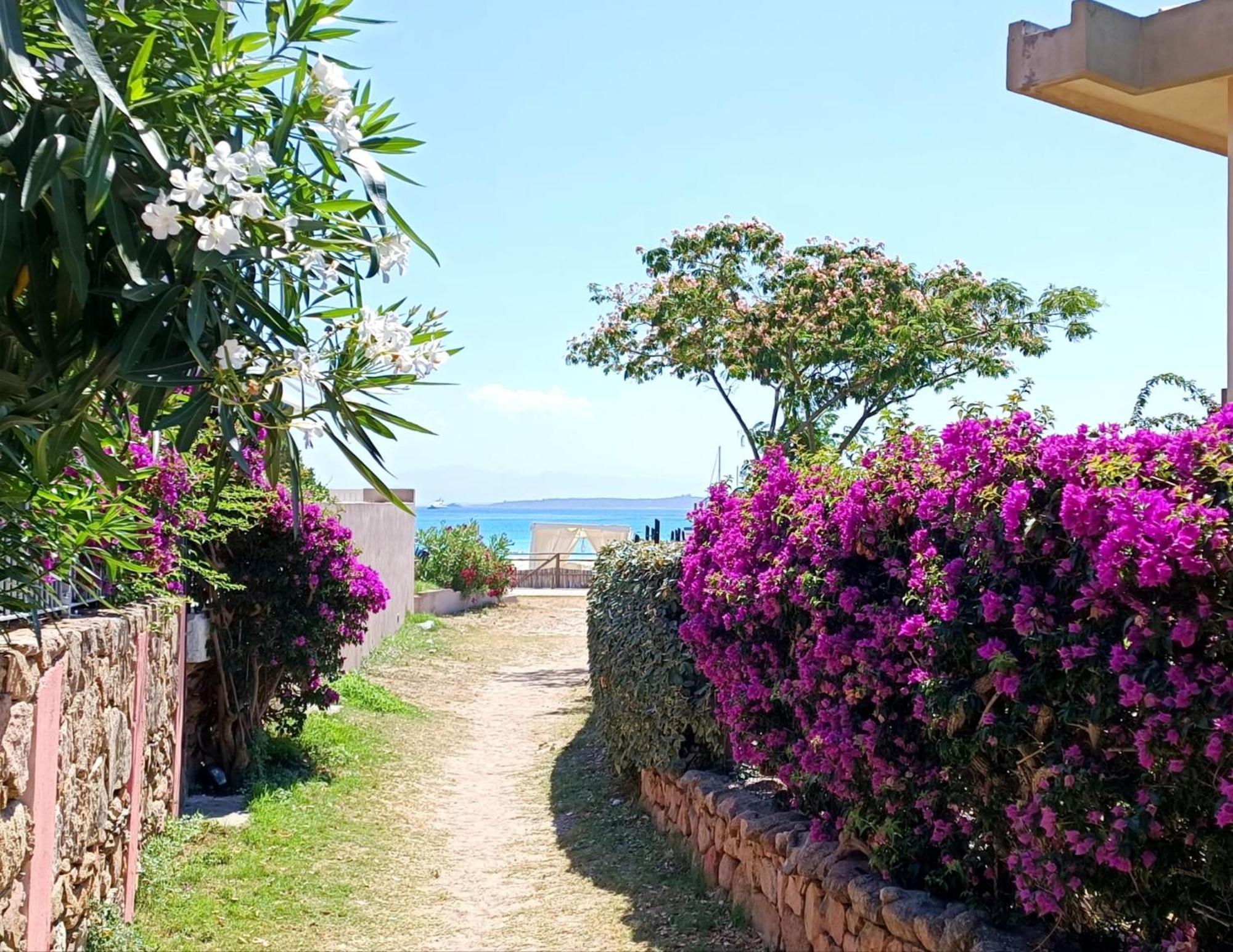 La Smeralda - Boutique Rooms And Breakfast Golfo Aranci Εξωτερικό φωτογραφία