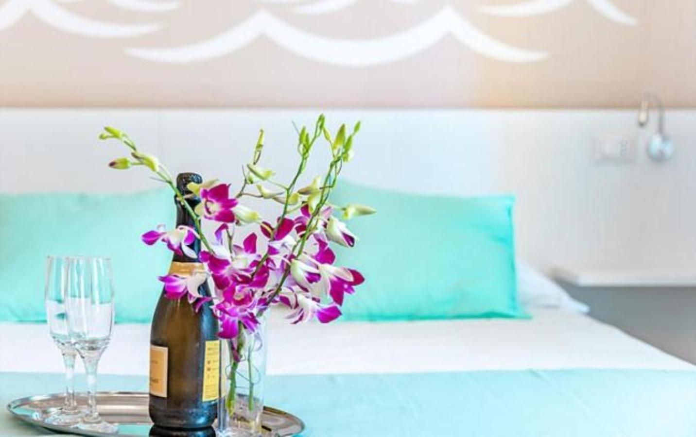 La Smeralda - Boutique Rooms And Breakfast Golfo Aranci Εξωτερικό φωτογραφία