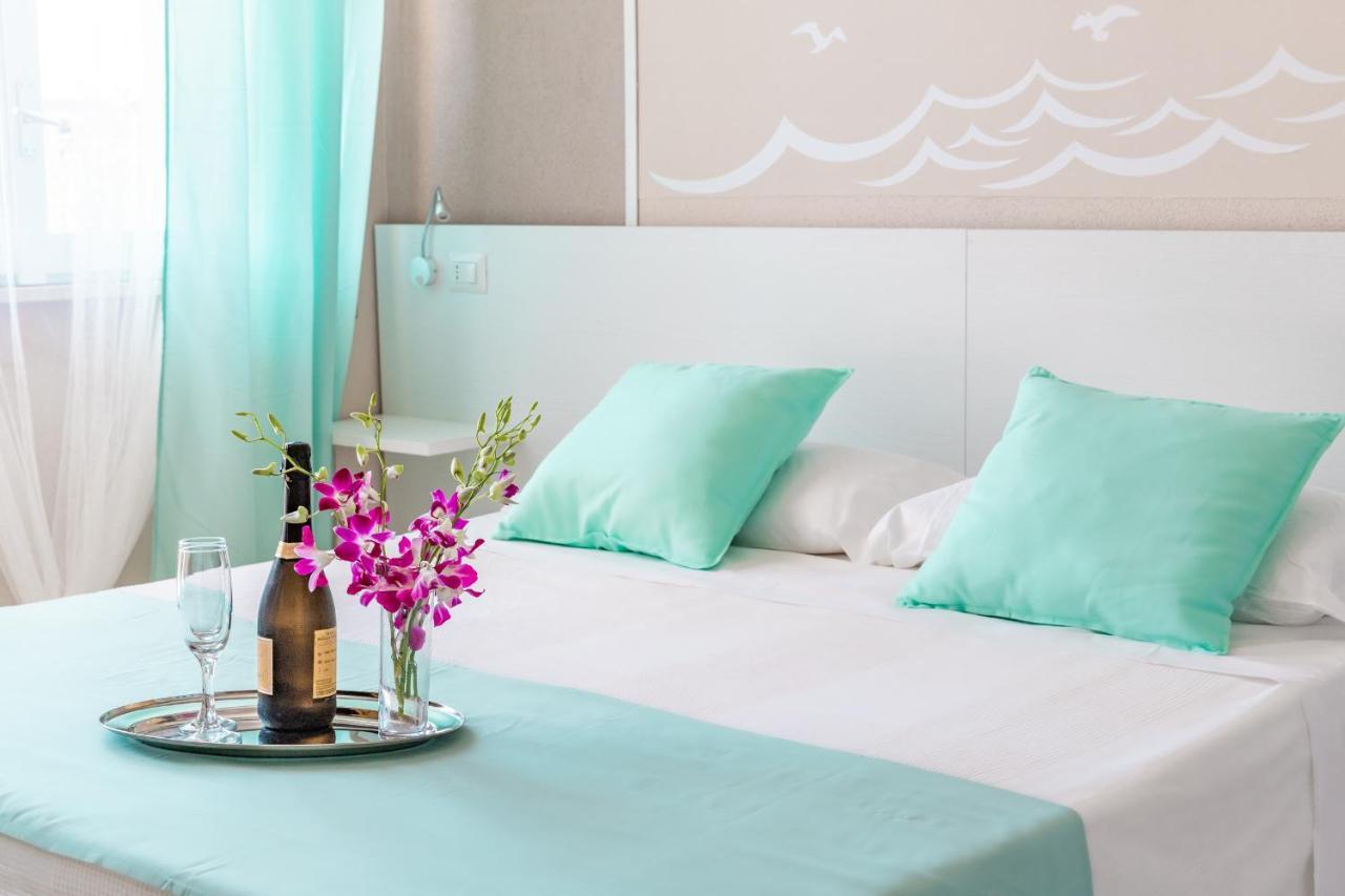 La Smeralda - Boutique Rooms And Breakfast Golfo Aranci Εξωτερικό φωτογραφία