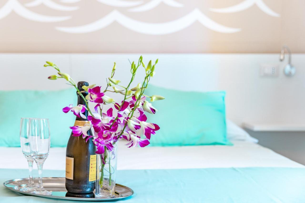 La Smeralda - Boutique Rooms And Breakfast Golfo Aranci Εξωτερικό φωτογραφία
